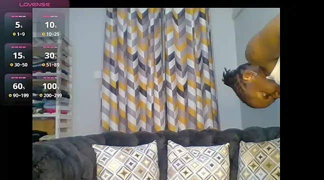 Snapshot of Petite_254 chatting on 03/16/25, 07:06 Petite 254 online show from 03/16/25, 07:06