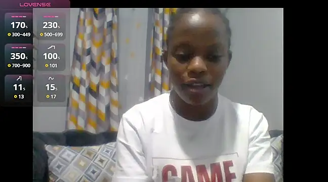 Snapshot of Petite_254 chatting on 03/17/25, 04:33 Petite 254 online show from 03/17/25, 04:33