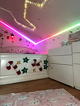 SelenaBee online show from 12/04/25, 08:23