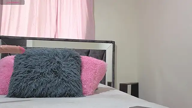 Hotsamantamature online show from 11/07/25, 08:53