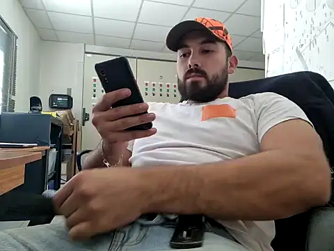 Leonormaldick online show from 10/10/25, 12:37