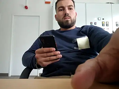 Leonormaldick online show from 10/30/25, 02:07