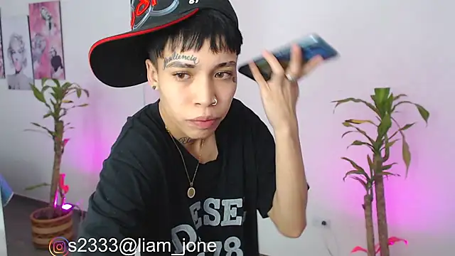 Jonesliam23 online show from 12/18/24, 07:19