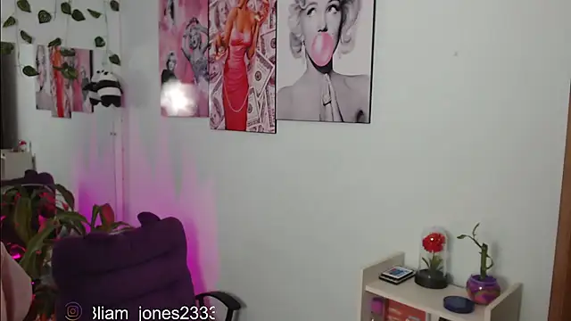 Jonesliam23 online show from 03/17/25, 07:26