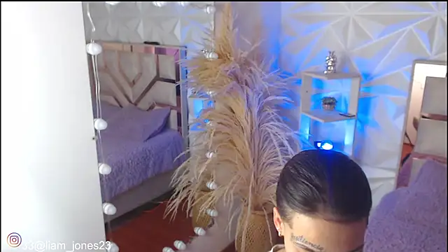 Jonesliam23 online show from 10/17/25, 07:27