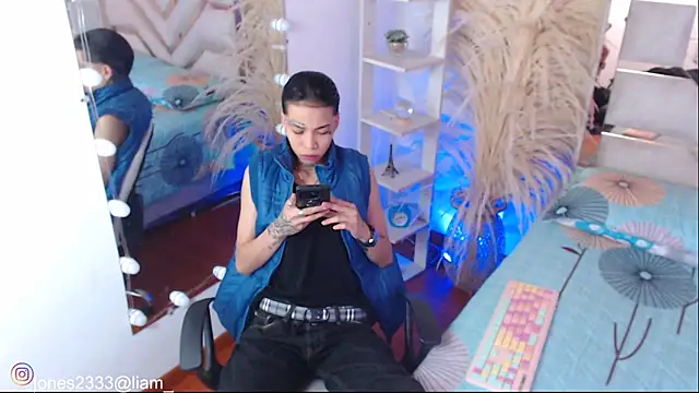 Jonesliam23 online show from 10/26/25, 07:09