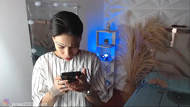 Jonesliam23 online show from 10/28/25, 10:34