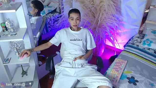 Jonesliam23 online show from 03/17/26, 07:28