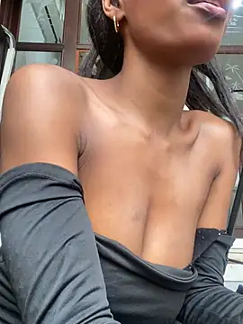 adaraSmiith online show from 12/12/24, 08:43