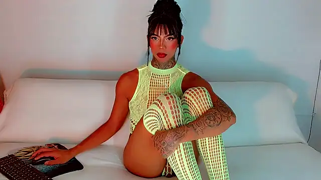 Snapshot of laura_sweett120 chatting on 02/21/25, 10:48 laura sweett120 online show from 02/21/25, 10:48