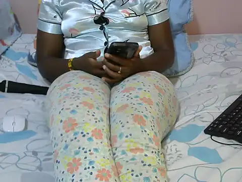 winnie254 online show from 10/14/25, 04:08