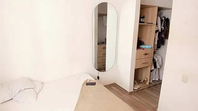 rose scottt online show from 12/18/25, 02:56