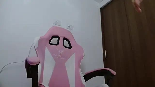 Snapshot of keilafranco chatting on 10/21/25, 05:46 keilafranco online show from 10/21/25, 05:46