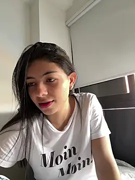 Snapshot of Liissa_cute_ chatting on 06/11/26, 08:18 Liissa cute online show from 06/11/26, 08:18