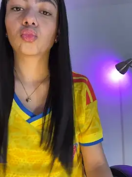 Snapshot of Liissa_cute_ chatting on 07/03/26, 04:35 Liissa cute online show from 07/03/26, 04:35