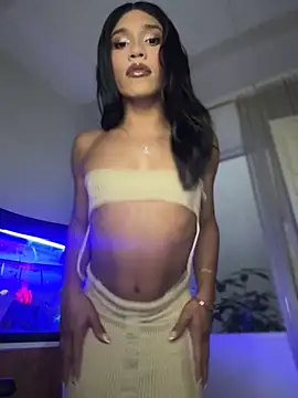 Snapshot of Emaa- chatting on 09/20/25, 10:55 Emaa- online show from 09/20/25, 10:55