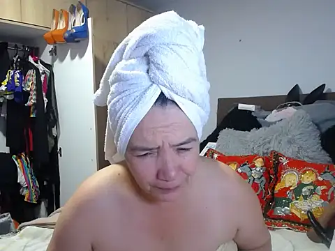 Snapshot of Sweeetness_Milf chatting on 12/17/24, 10:12 Sweeetness Milf online show from 12/17/24, 10:12