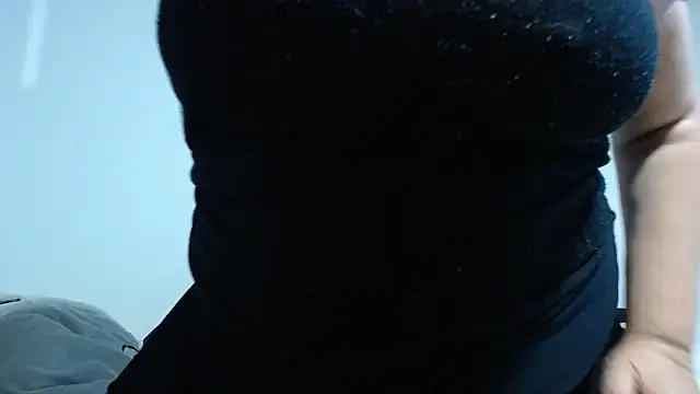 Snapshot of Sweeetness_Milf chatting on 03/21/25, 11:23 Sweeetness Milf online show from 03/21/25, 11:23