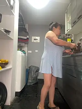 Snapshot of Sweeetness_Milf chatting on 09/14/25, 05:23 Sweeetness Milf online show from 09/14/25, 05:23