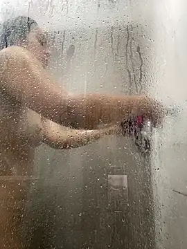 Snapshot of LauraCadwell chatting on 01/05/25, 07:49 LauraCadwell online show from 01/05/25, 07:49