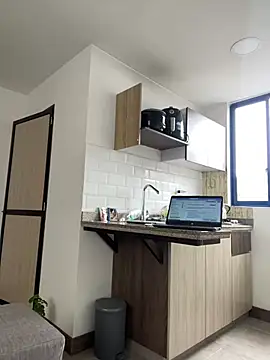 Snapshot of LauraCadwell chatting on 02/22/25, 02:41 LauraCadwell online show from 02/22/25, 02:41