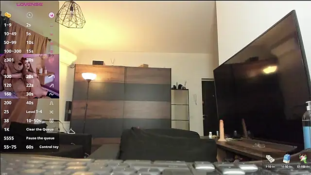 justchloex online show from 01/31/25, 12:07