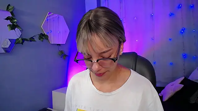 peyton golden1 online show from 10/30/25, 03:08