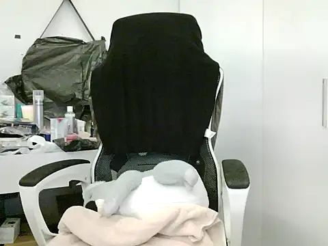 Yin-girl online show from 10/16/25, 07:48