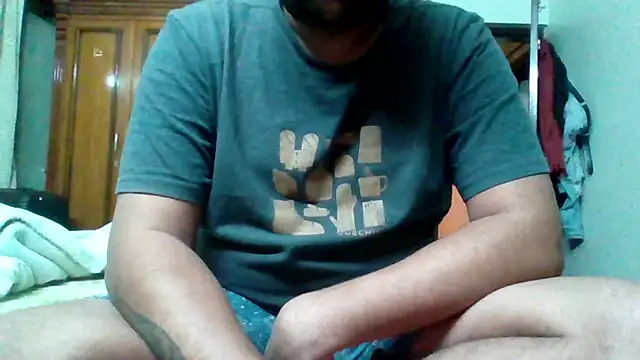 Snapshot of whoreboi98 chatting on 01/05/25, 08:31 whoreboi98 online show from 01/05/25, 08:31