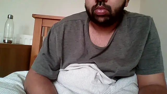 Snapshot of whoreboi98 chatting on 04/17/26, 10:18 whoreboi98 online show from 04/17/26, 10:18