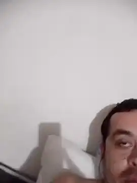 juanbenitez2 online show from 03/18/25, 11:08