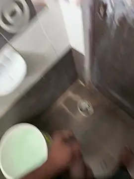 Snapshot of Bravo5774 chatting on 05/28/26, 07:16 Bravo5774 online show from 05/28/26, 07:16