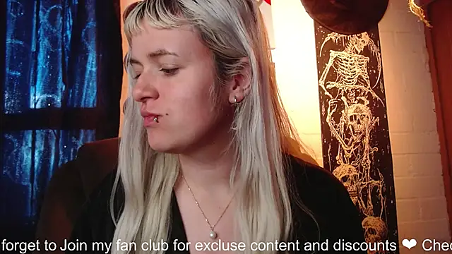 NEXT DOOR GIRL  online show from 01/26/25, 12:22