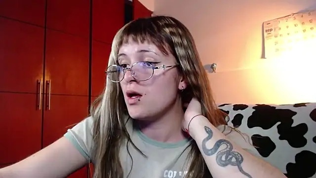 NEXT DOOR GIRL  online show from 09/26/25, 09:52