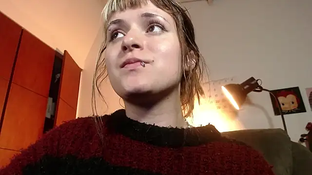 NEXT DOOR GIRL  online show from 10/09/25, 11:03