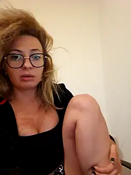 Snapshot of Selenna_emma chatting on 09/26/25, 06:23 Selenna emma online show from 09/26/25, 06:23