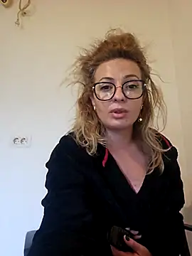 Snapshot of Selenna_emma chatting on 10/02/25, 01:40 Selenna emma online show from 10/02/25, 01:40