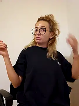 Snapshot of Selenna_emma chatting on 10/09/25, 08:40 Selenna emma online show from 10/09/25, 08:40