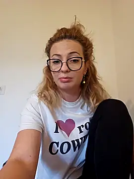 Snapshot of Selenna_emma chatting on 10/16/25, 02:07 Selenna emma online show from 10/16/25, 02:07