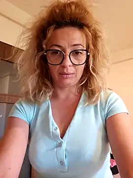 Snapshot of Selenna_emma chatting on 10/20/25, 02:39 Selenna emma online show from 10/20/25, 02:39