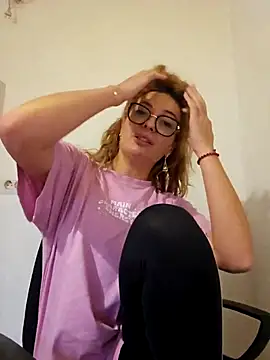 Snapshot of Selenna_emma chatting on 10/21/25, 03:13 Selenna emma online show from 10/21/25, 03:13