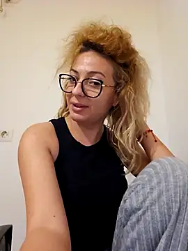 Snapshot of Selenna_emma chatting on 10/28/25, 03:47 Selenna emma online show from 10/28/25, 03:47