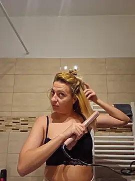 Snapshot of Selenna_emma chatting on 10/31/25, 03:24 Selenna emma online show from 10/31/25, 03:24