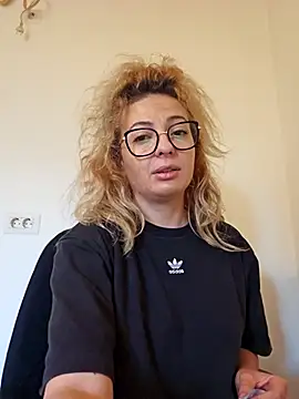 Snapshot of Selenna_emma chatting on 11/13/25, 12:48 Selenna emma online show from 11/13/25, 12:48