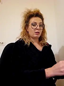 Snapshot of Selenna_emma chatting on 11/22/25, 08:08 Selenna emma online show from 11/22/25, 08:08