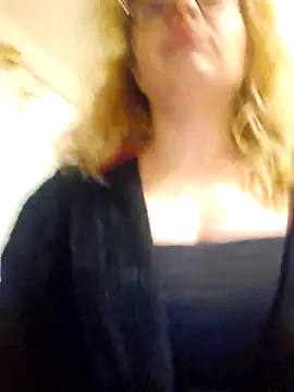 Snapshot of Selenna_emma chatting on 11/24/25, 03:01 Selenna emma online show from 11/24/25, 03:01