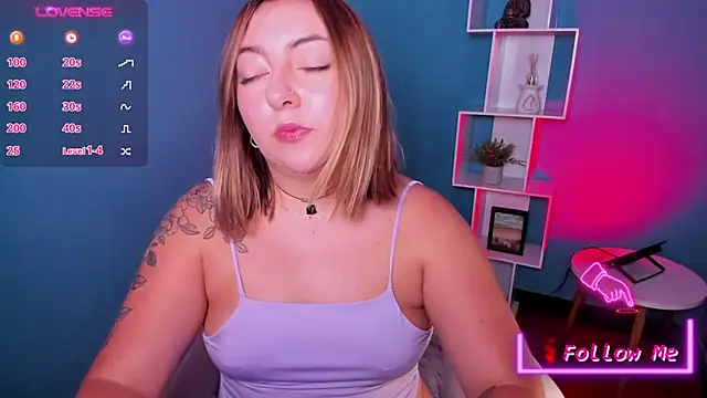 Snapshot of miaawild chatting on 02/11/25, 11:01 miaawild online show from 02/11/25, 11:01