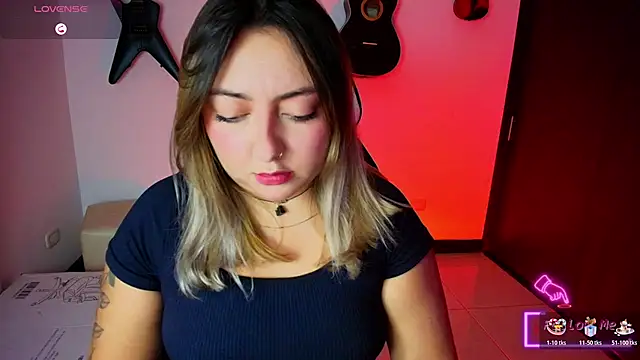 Snapshot of miaawild chatting on 11/14/25, 10:40 miaawild online show from 11/14/25, 10:40