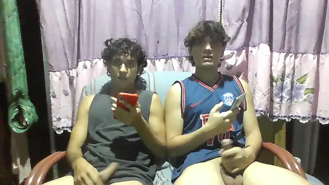 Snapshot of pedrodavid_ chatting on 10/19/25, 12:00 pedrodavid online show from 10/19/25, 12:00