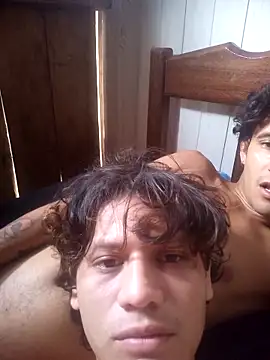 Snapshot of pedrodavid_ chatting on 12/15/25, 02:43 pedrodavid online show from 12/15/25, 02:43